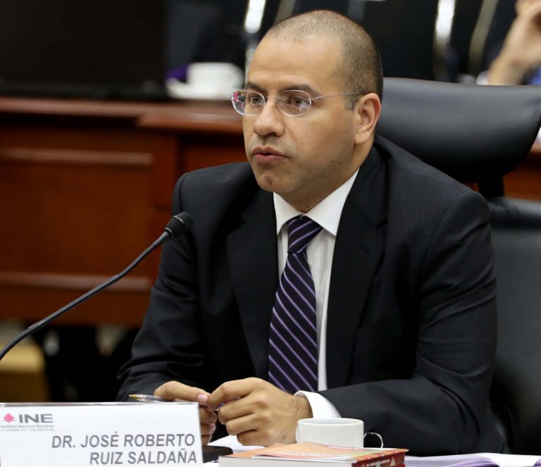 Roberto Ruíz Saldaña, Consejero Electoral.
