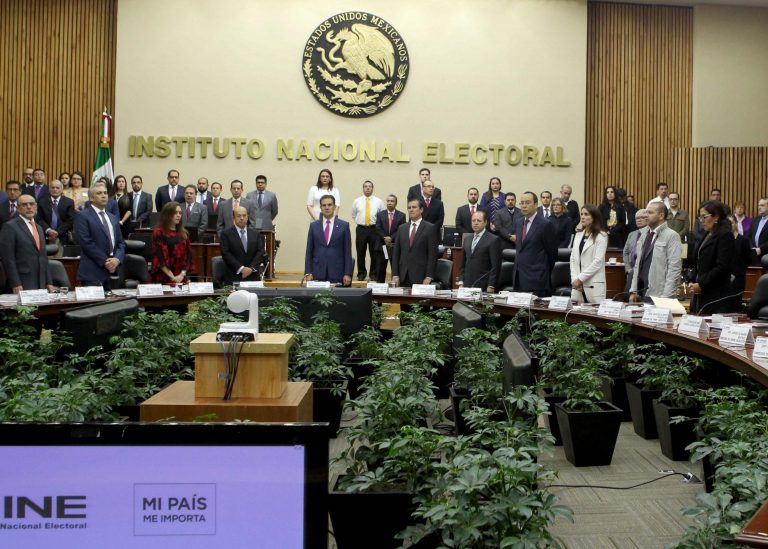 Minuto de Silencio en Memoria de las personas que perdieron la vida en el Sismo del 19 de septiembre pasado.