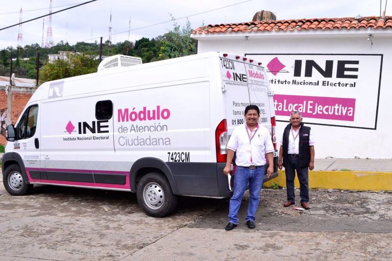 Modulo móvil. Junta Local Ejecutiva en el Estado de Oaxaca.
