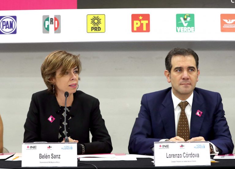 Belén Sanz Luque Representante de ONU Mujeres en México y el Consejero Presidente del INE en la Firma de Adhesión de Partidos Políticos Nacionales  a la Campaña HeForShe.