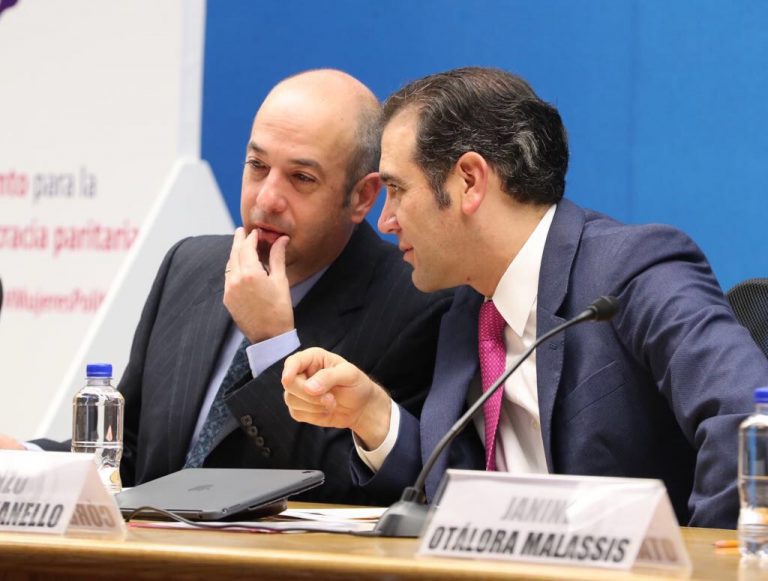 Pedro Salazar Ugarte, Director del IIJ de la UNAM y Lorenzo Córdova Vianello, Consejero Presidente del INE.