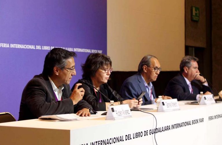 Mesa de Debate en el Marco de la 31 Feria Internacional del Libro en Guadalajara Jalisco