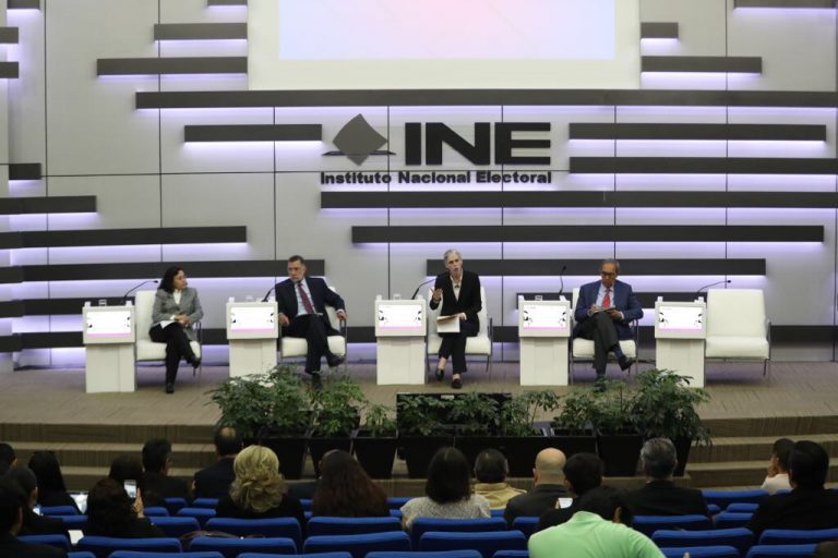 Mesa 1: Debate y voto informado.