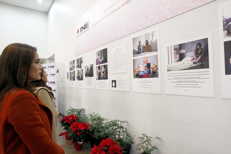 Dania Ravel Cuevas y  Claudia Zavala Pérez, Consejeras Electorales en la Exposición: Que nadie se quede atrás: Pongamos fin a la violencia contra las mujeres y niñas.