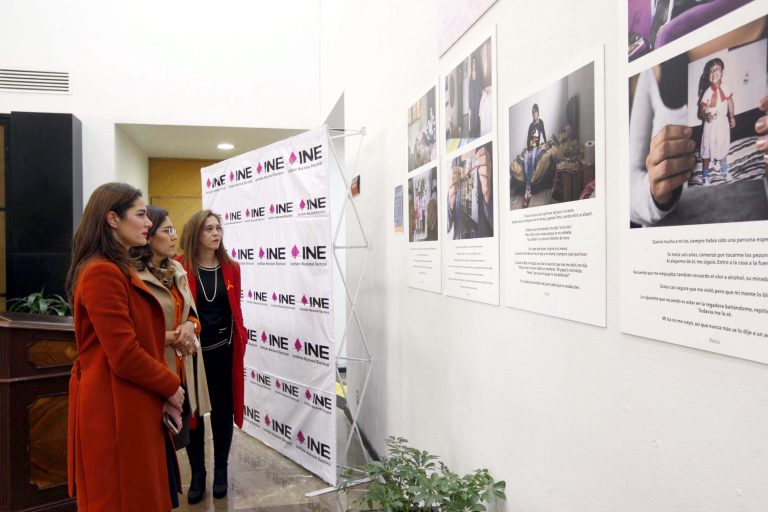 Claudia Zavala Pérez, Adriana Favela Herrera y Dania Ravel Cuevas Consejeras Electorales  en la Exposición: Que nadie se quede atrás: Pongamos fin a la violencia contra las mujeres y niñas.