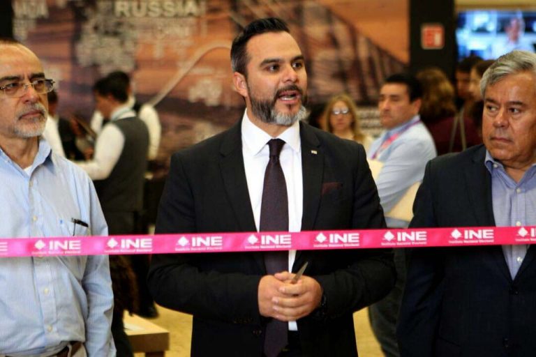 Dir. de DECEYEC  Roberto Heycher Cardiel Soto