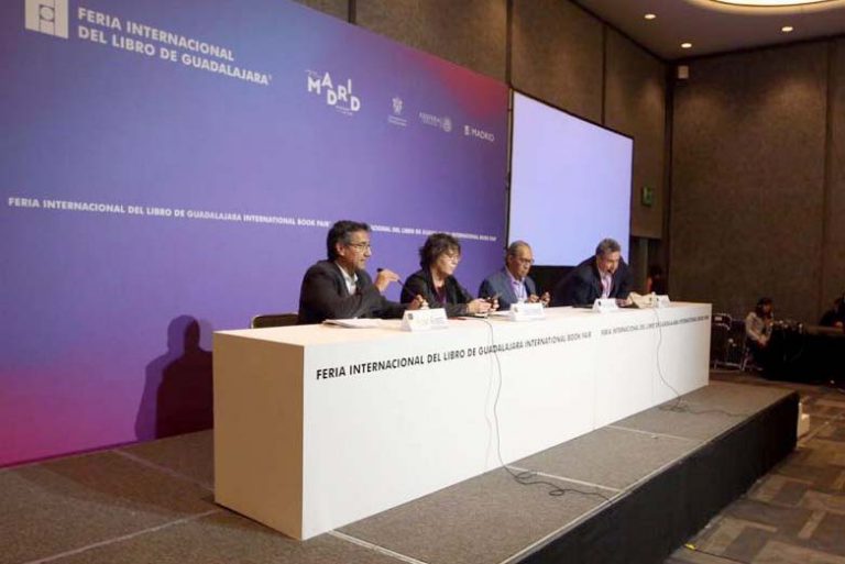 Mesa de Debate "Política libertad de expresión y post verdad" en el Marco de la 31 Feria Internacional del Libro en Guadalajara Jalisco  el día de hoy 29 de noviembre de 2017