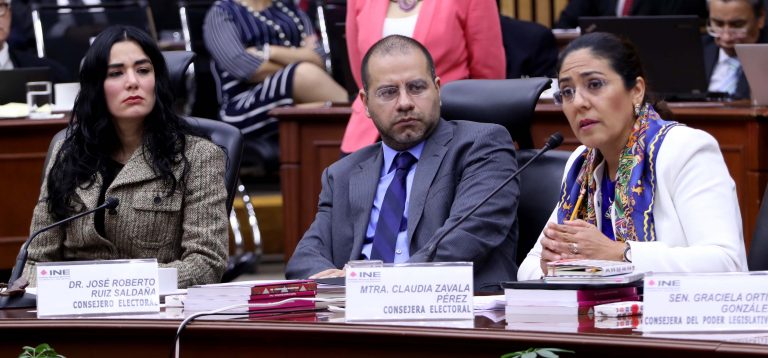 Dania Ravel Cuevas, Roberto Ruíz Saldaña y Claudia Zavala Pérez Consejeras y Consejero Electorales.