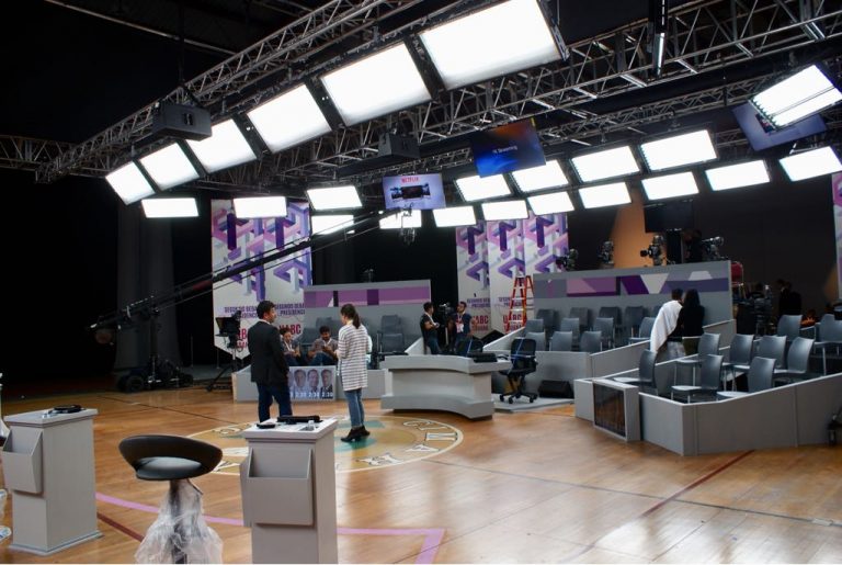 Recorrido con medios de comunicación por las instalaciones sede del Segundo Debate Presidencial en la Universidad de Baja California.