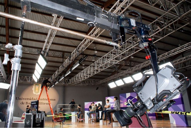 Preparativos en la Universidad Autónoma de Baja California para el 
Segundo Debate Presidencial.