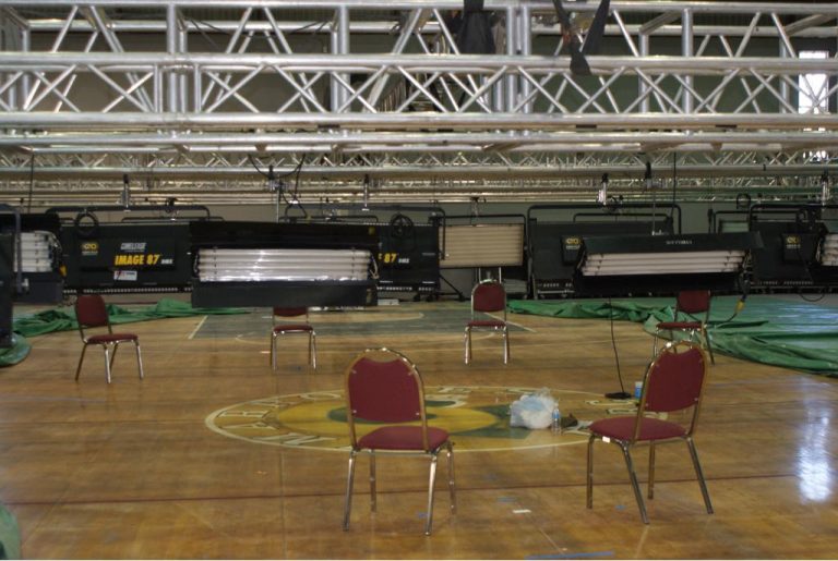 Preparativos en la Universidad Autónoma de Baja California para el 
Segundo Debate Presidencial.