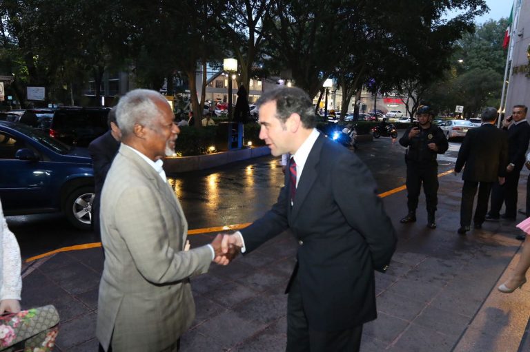 Reunión  Lorenzo Córdova Vianello, Consejero Presidente del INE y Koffi Annan Ex-Secretario de la ONU.