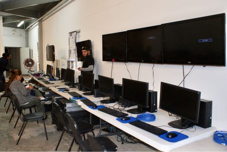 Preparativos en la Universidad Autónoma de Baja California para el 
Segundo Debate Presidencial.