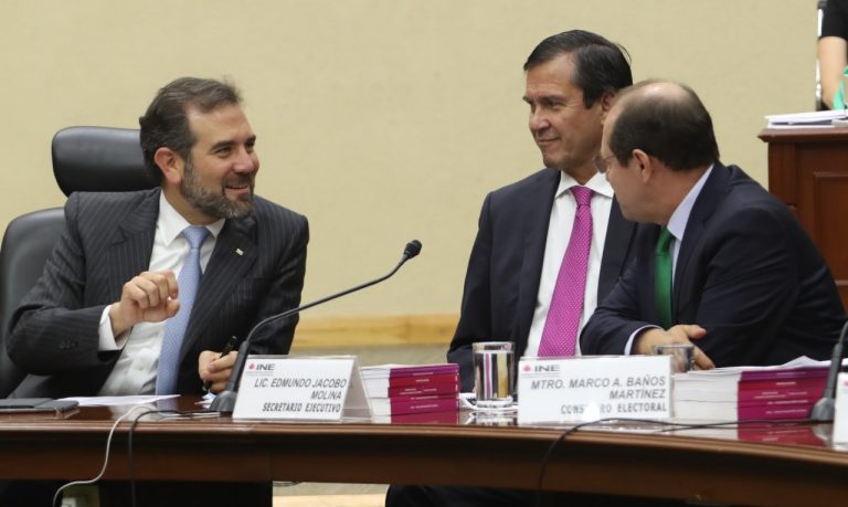 Lorenzo Córdova Vianello, Consejero Presidente del INE, Edmundo Jacobo Molina, Secretario Ejecutivo y Marco Antonio Baños Martínez, Consejero Electoral.