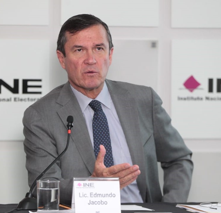 Edmundo Jacobo Molina, Secretario Ejecutivo.