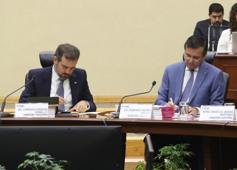 Lorenzo Córdova Vianello, Consejero Presidente del INE y Edmundo Jacobo Molina, Secretario Ejecutivo.