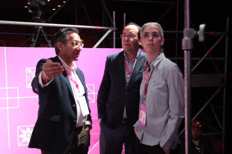 Rubén Álvarez Mendiola Coordinador Nacional de Comunicación Social y Secretario Técnico de la Comisión Temporal de Debates, Ciro Murayama Rendón Consejero Electoral del INE  y Presidente de la Comisión y Pamela San Martín Ríos y Valles Consejera Electoral del INE y Miembro de la Comisión.