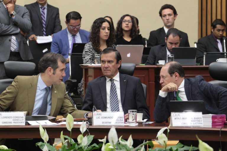 Lorenzo Córdova Vianello Consejero Presidente, Edmundo Jacobo Molina Secretario Ejecutivo y Marco Antonio Baños Martínez, Consejero Electoral.