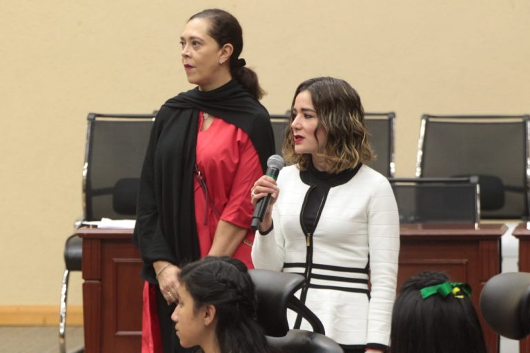 Adriana Favela Herrera y Dania Ravel Cuevas Consejeras Electorales en la prueba piloto de la Integración por niñas y niños, del Consejo de Participación en el INE.