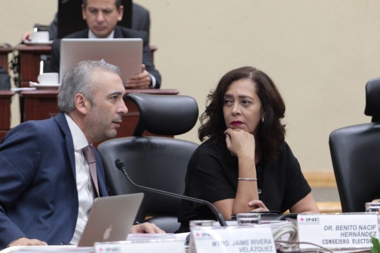 Benito Nacif Hernández y Adriana Favela Herrera Consejera y Consejero Electorales.