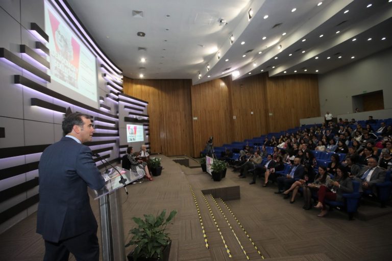 Conferencia Magistral “Democracia y Sexualidad”.