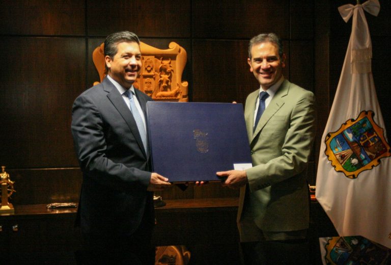Francisco Javier García Cabeza de Vaca Gobernador de Tamaulipas y Lorenzo Córdova Vianello Consejero Presidente del INE.