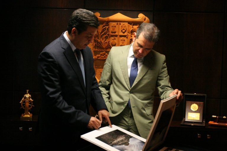 Francisco Javier García Cabeza de Vaca Gobernador de Tamaulipas y Lorenzo Córdova Vianello Consejero Presidente del INE.