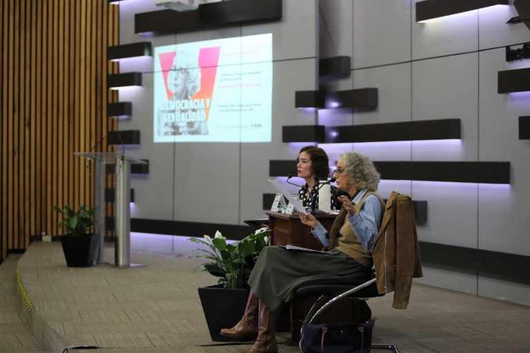 Dania Ravel Cuevas Consejera Electoral y Martha Lamas Conferencista.