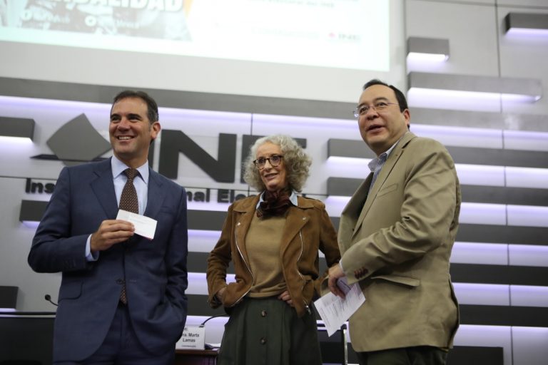 Lorenzo Córdova Vianello, Consejero Presidente del INE, Martha Lamas Conferencista y Ciro Murayama Rendón, Consejero Electoral.