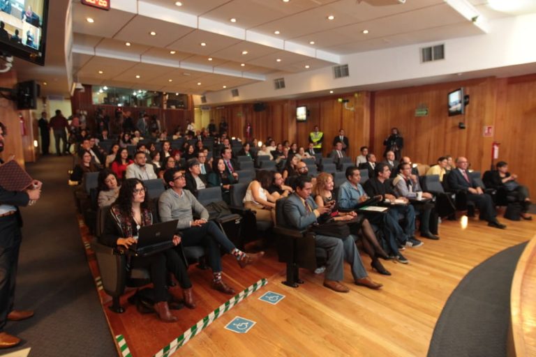 Presentación del Libro "Vida y Muerte de la Democracia de John Keane.