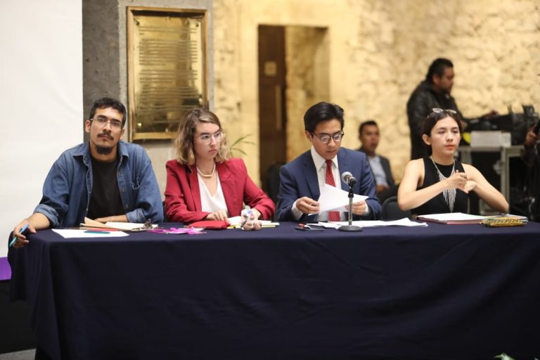 mesa de participantes