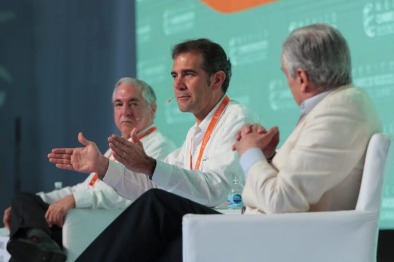 Mesa Consolidación de los procesos electorales a través de la transparencia: ¿Qué se necesita?, en el marco de la 17ª edición de México. Cumbre de Negocios.