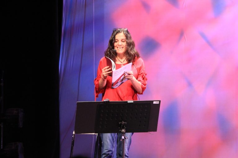 Ana Elisa Fernández, narradora.