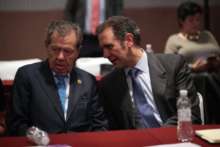 Plenaria del Colectivo de Mujeres 50 + 1 con Presencia del Diputado  Porfirio Muñoz Ledo y Lorenzo Córdova Vianello