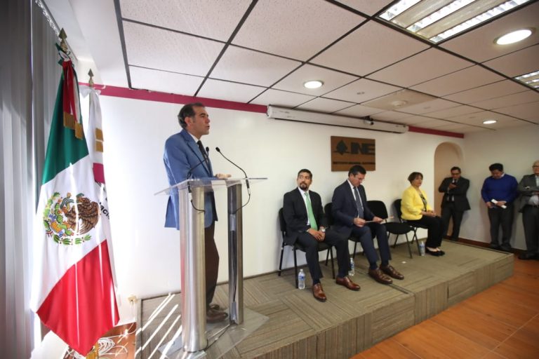 Lorenzo Córdova Vianello Consejero Presidente en la Toma de protesta del Mtro. Sergio Bernal Rojas como Director Ejecutivo de Organización Electoral.