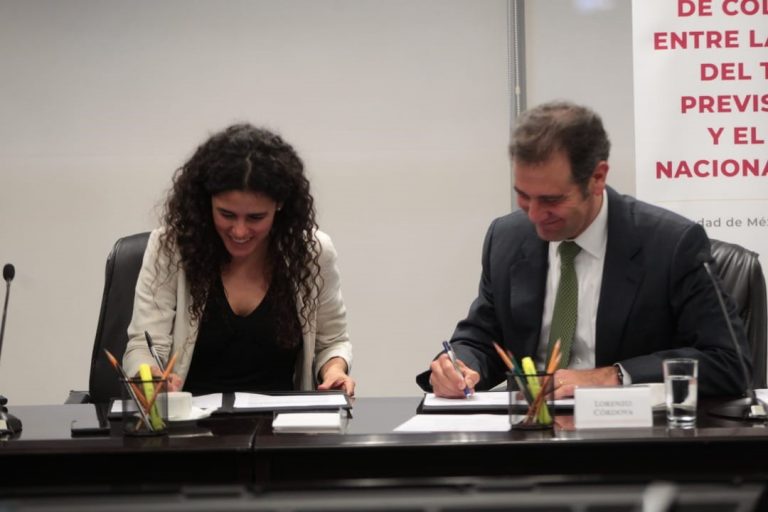 Secretaria del Trabajo Luisa María Alcalde Luján  y Consejero Presidente del INE Lorenzo Córdova Vianello