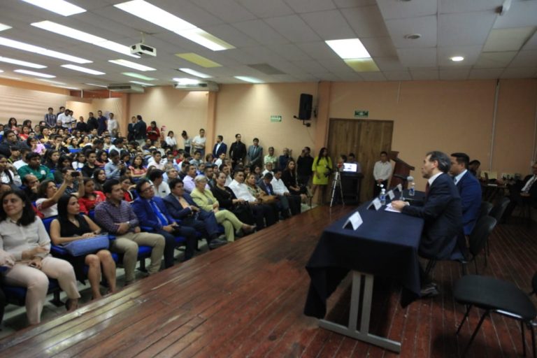 Conferencia Magistral Retos de la Democracia frente al 2021 en la UAEM