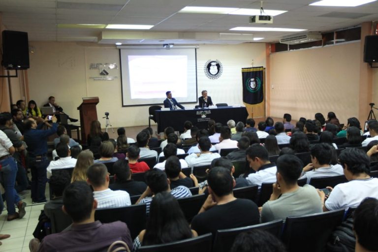 Conferencia Magistral "Retos de la Democracia  frente al 2021"