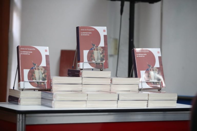 Presentación del libro “La democracia en América” en el marco de la 41 Feria Internacional del Libro.