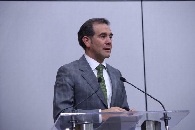 Lorenzo Córdova Viaello, Consejero Presidente del INE en el Conversatorio con la Dra. Marcela Lagarde y de los Ríos "La violencia feminicida y el feminicidio".