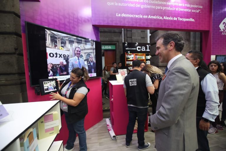 Lorenzo Córdova Vianello, Consejero Presidente del INE en la FIL, Palacio de Minería.