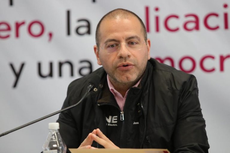 Roberto Ruíz Saldaña, Consejero Electoral.