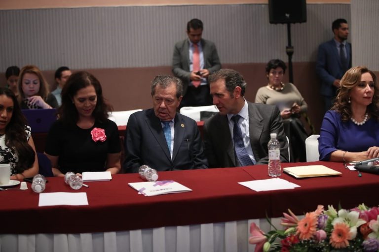 Plenaria del Colectivo de Mujeres 50 + 1 con Presencia del Diputado  Porfirio Muñoz Ledo y Lorenzo Córdova Vianello