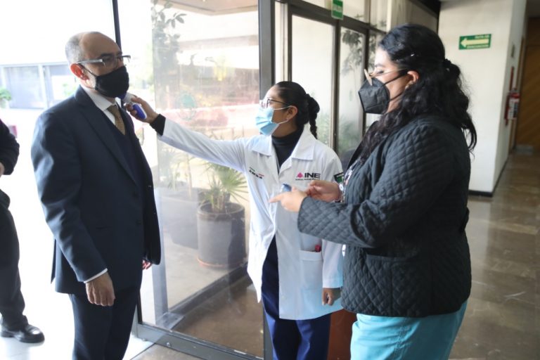 Se instaló un filtro sanitario para el personal q labora en Oficinas Centrales.