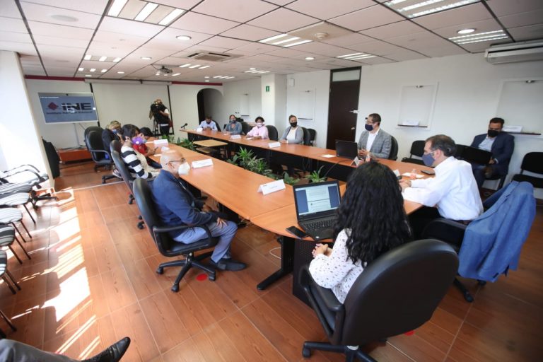 Reunión de los padres y madres de niños con cáncer de diversos hospitales del país con autoridades del INE.