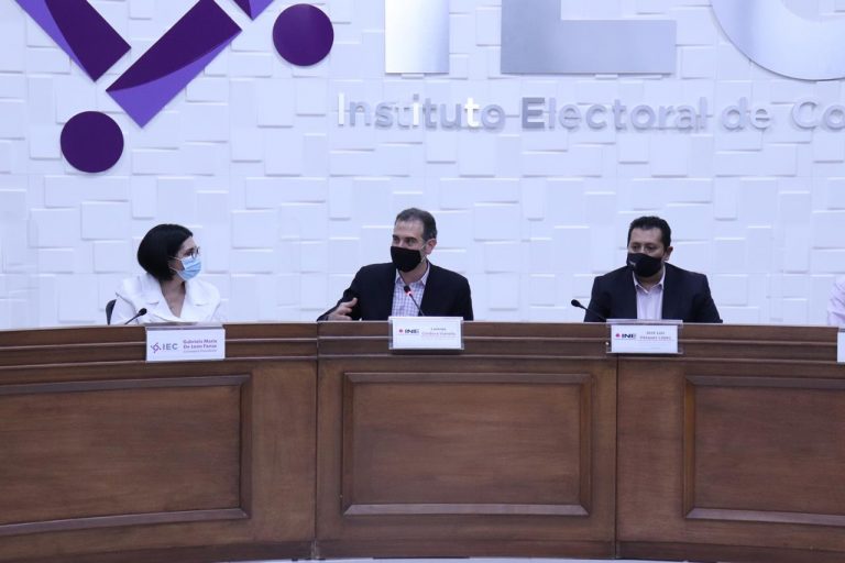 Gabriela María de León Farías Consejera Presidenta del OPLE de Coahuila, Lorenzo Córdova Vianello Consejero Presidente del INE y José Luis Vázquez López, Vocal Ejecutivo de la Junta Local Ejecutiva del INE en Coahuila.