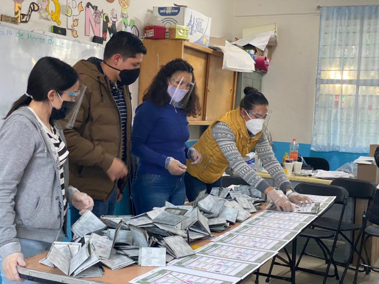 Conteo de votos casilla electoral en el Estado de Hidalgo.