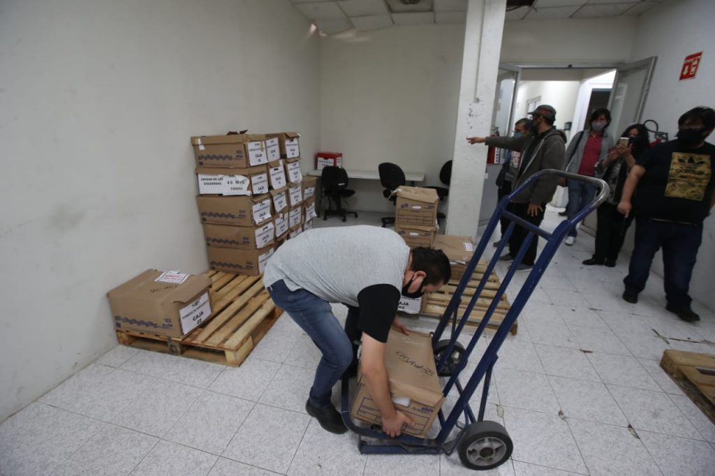 Resguardo de cajas recibidas por parte del Senado con las firmas para Consulta Ciudadana.