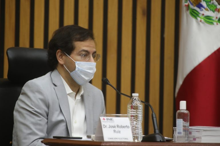 Roberto Ruíz Saldaña, Consejero Electoral.