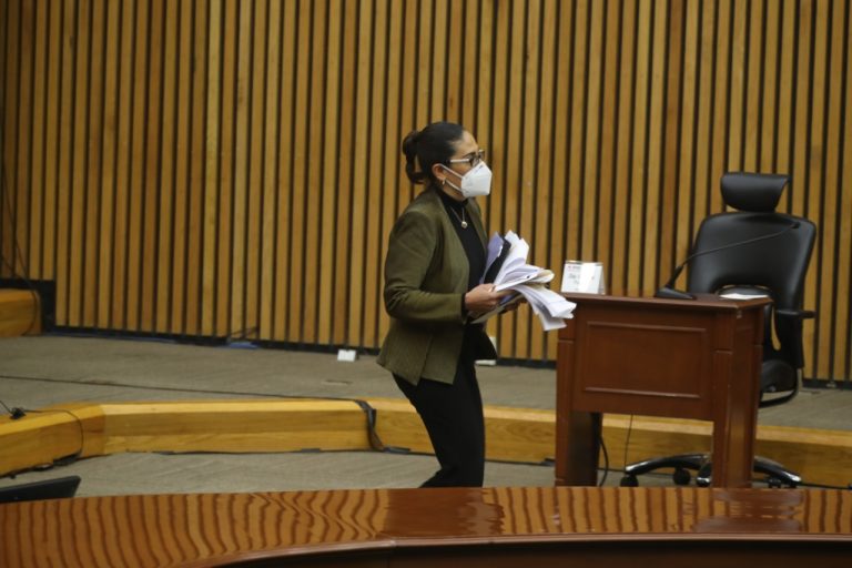 Salida de los Consejeros del Salón de Sesiones.